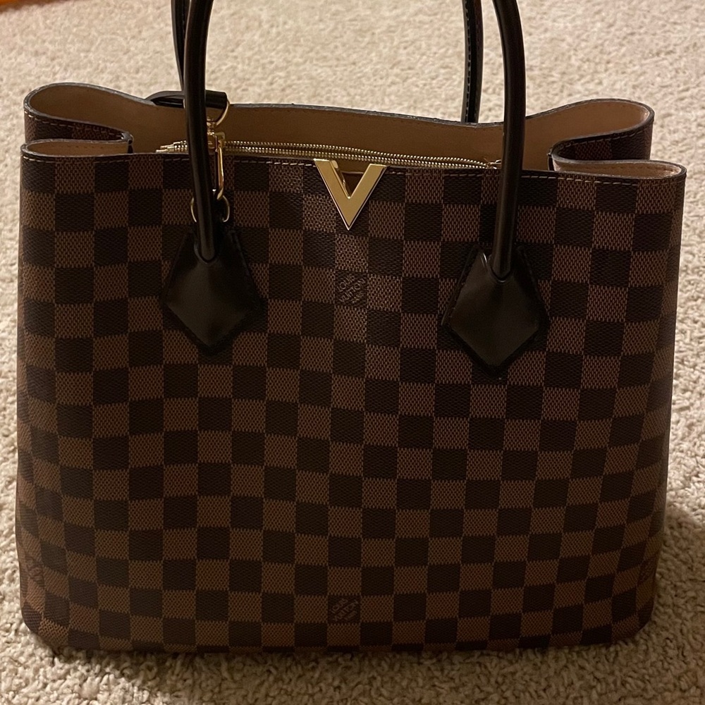 Authentic Louis Vuitton Kensington - Picture 1 of 11